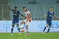 Zequinha sustained a hamstring injury during the match